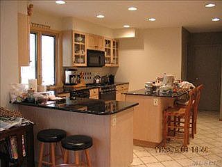 4th image of 2 Buhl Ln