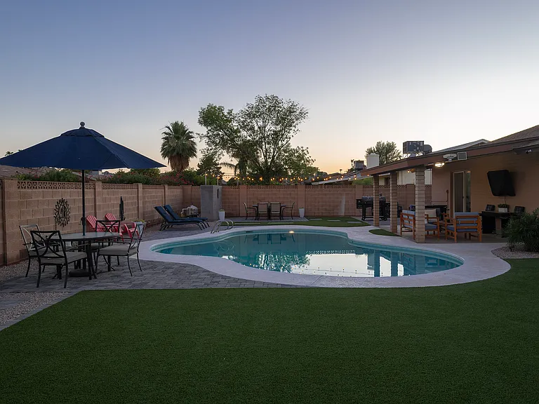3121 E Sierra St — Photo 21