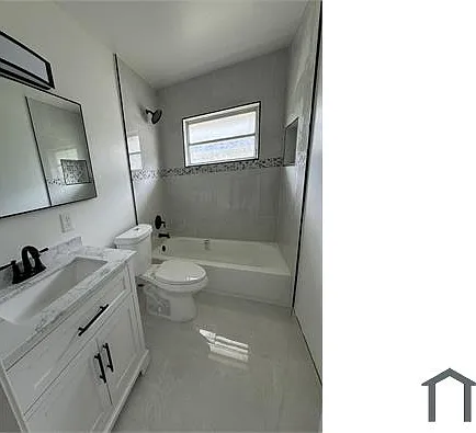 7964 SW 6th St — Photo 2