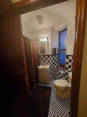 5th image of 447 W 37th St APT 4RE