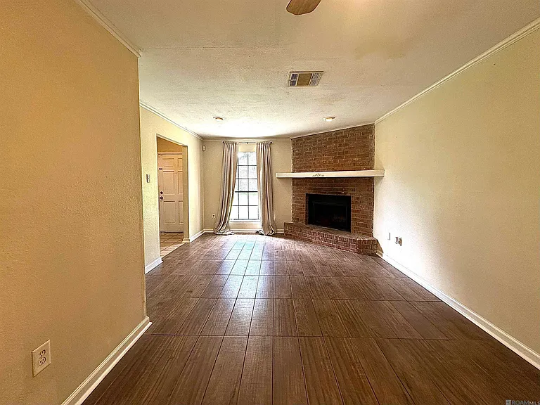 15855 S Sunderland Ave — Photo 3