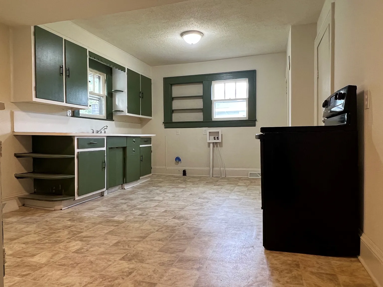 3 bed, 936 sqft, $1,095 — Photo 4