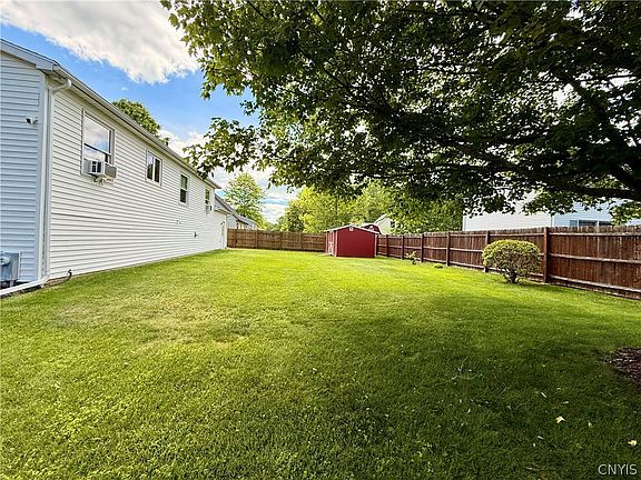 3rd image of 37 Sunnyfield Dr
