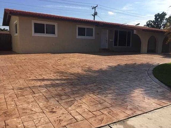 2nd image of 670 W 51st Pl