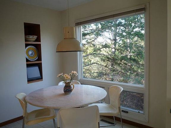 5th image of 1900 Crescent Dr