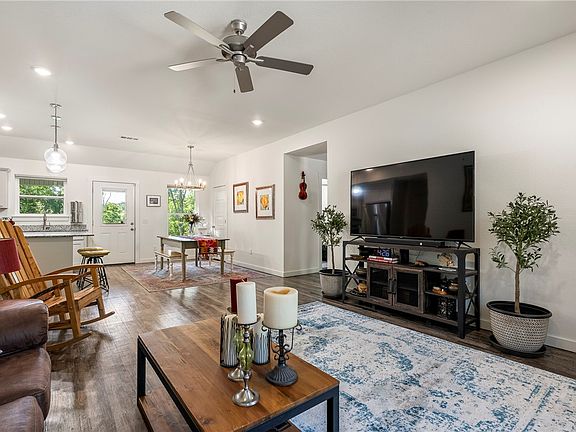 5th image of 129 Granshire Dr