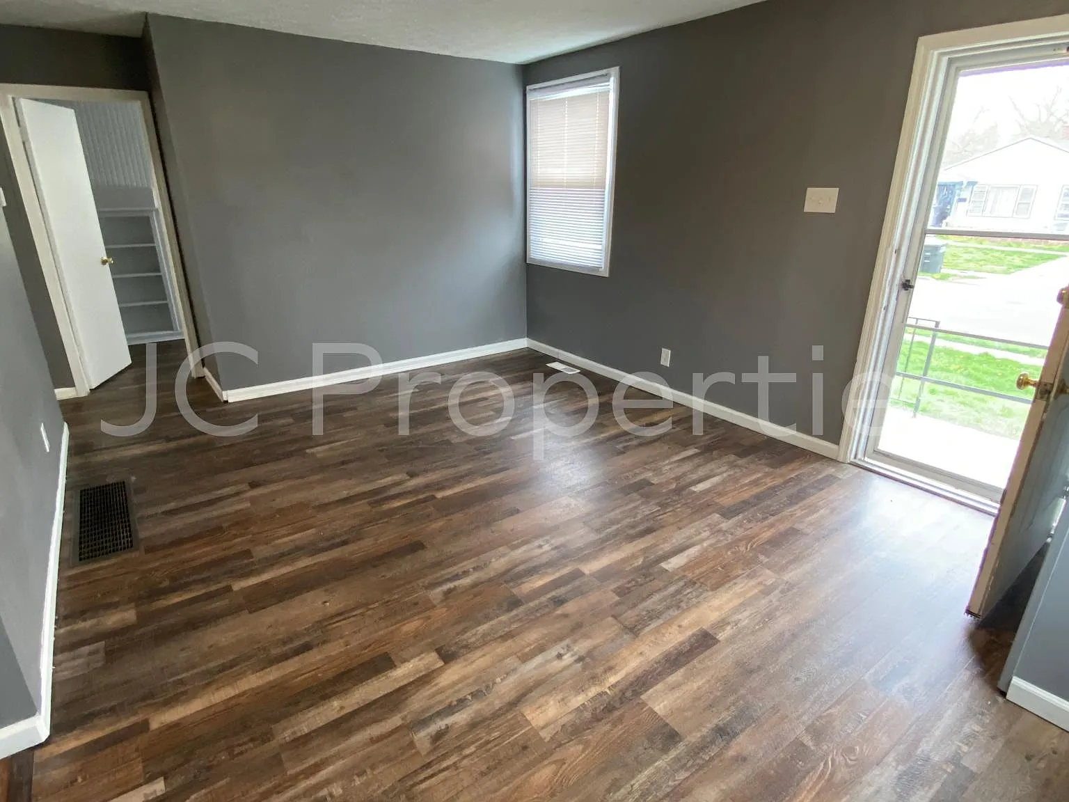 4406 Waymire Ave — Photo 2