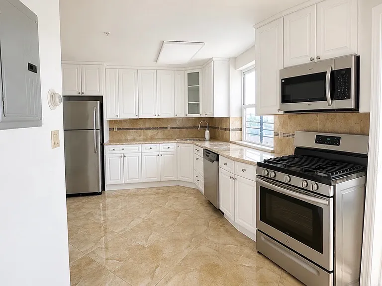 88-02 Rockaway Beach Blvd #7A — Photo 2