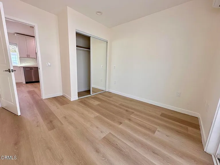 17451 Keswick St #17451 — Photo 2