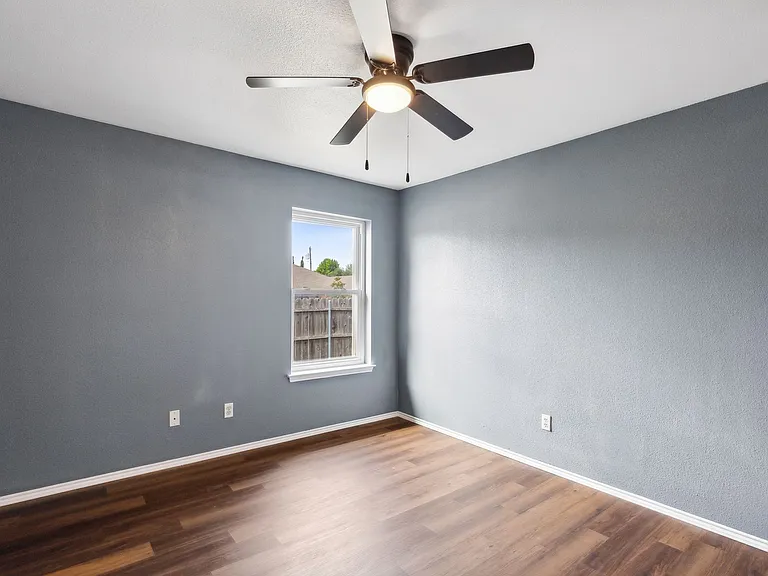 1502 Sharron Ct — Photo 34