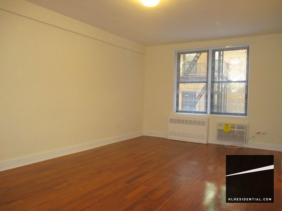 2nd image of 31-28 Crescent St #1