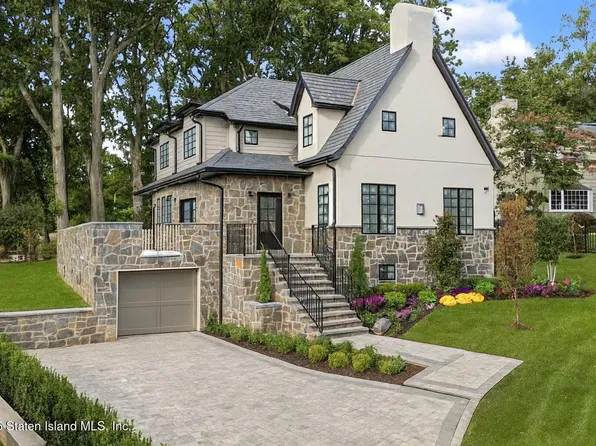 91 W Entry Dr, Staten Island, NY 10304