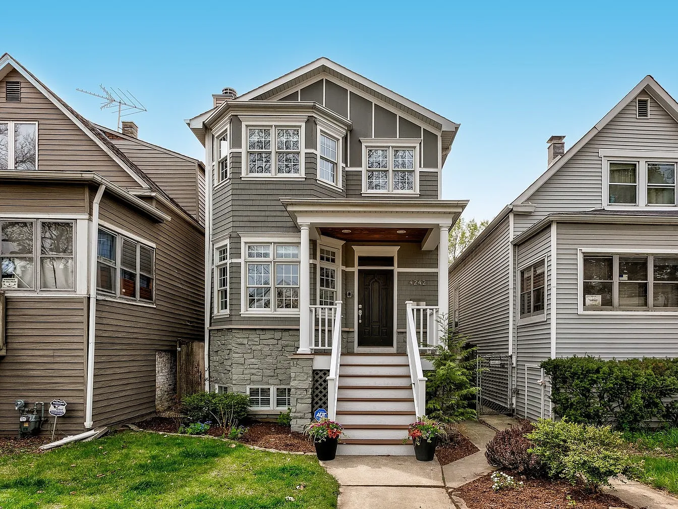 4242 N Oakley Ave, Chicago, IL 60618 | Zillow