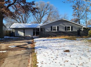 6136 E Edinburg St, Wichita, KS 67220