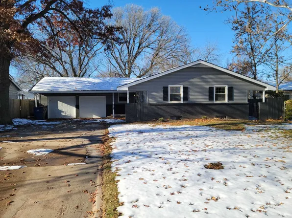 6136 E Edinburg St, Wichita, KS 67220