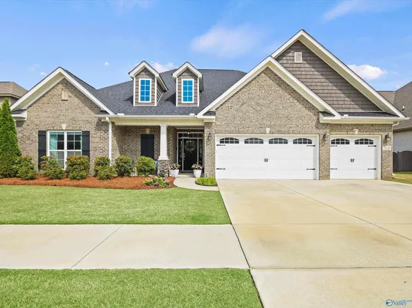 7616 Flint Crossing Cir, Owens Cross Roads, AL 35763