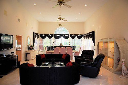 3rd image of 5703 Coco Palm Dr
