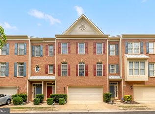 8044 Gallows Oak Ct, Vienna, VA 22182