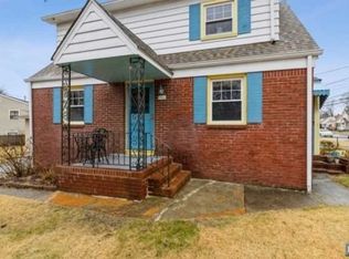 190 Birchwood Dr, Elmwood Park, NJ 07407