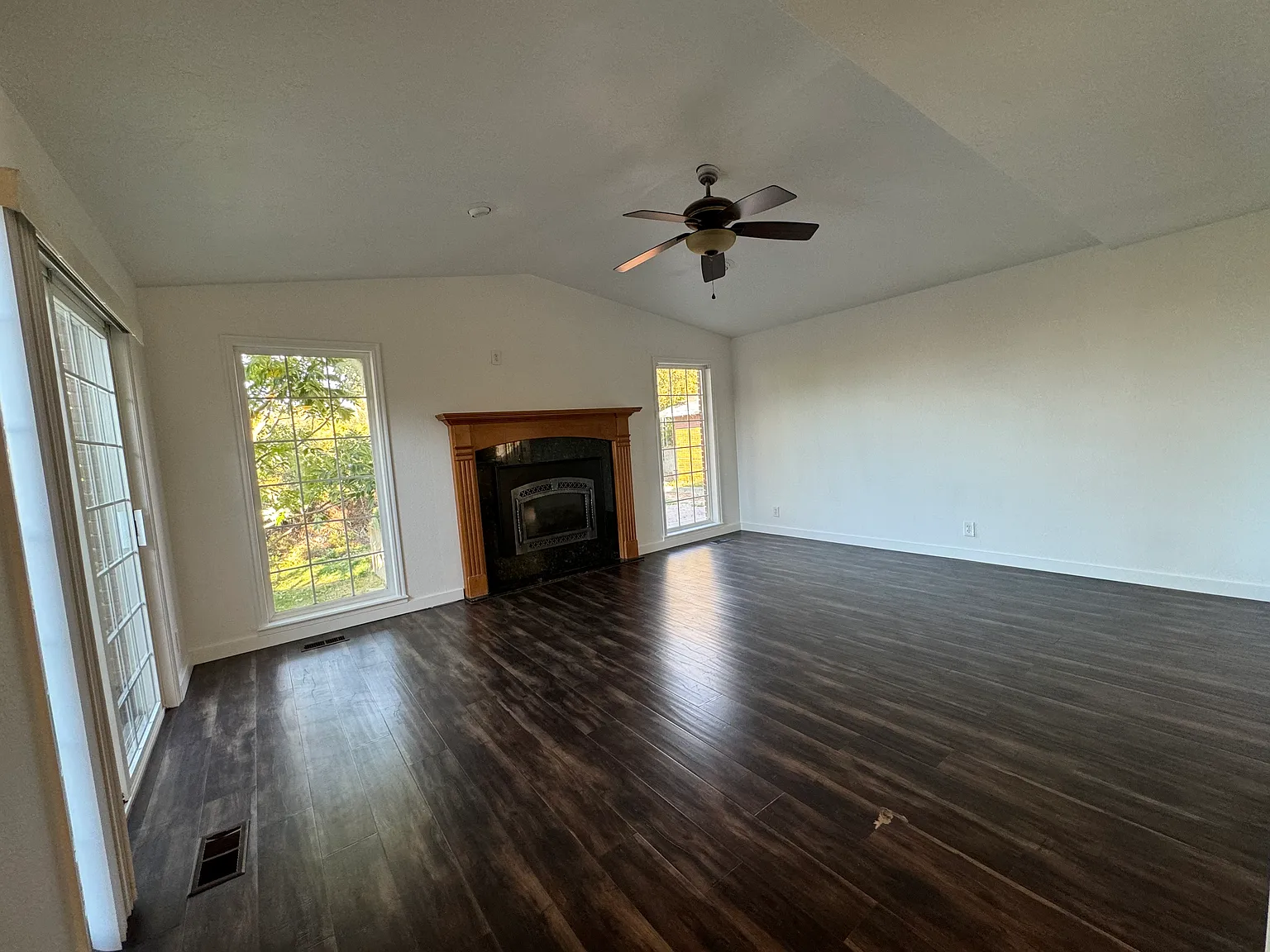 Updated 5 BR home with mountain and valley views — Photo 3