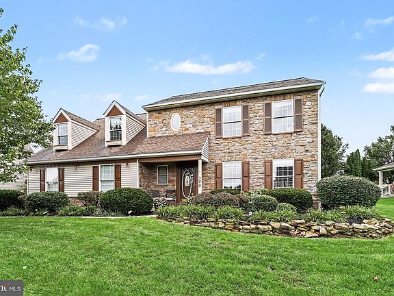 3rd image of 378 Squire Ln