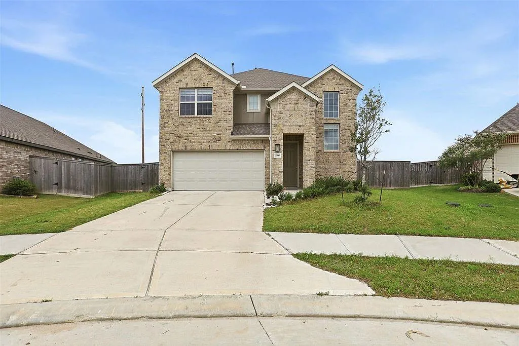 4 bed, 3.5 bath, 2785 sqft, $3,000 — Photo 1