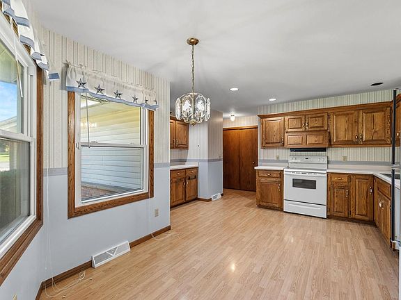 2nd image of 100 Deer Ridge DRIVE