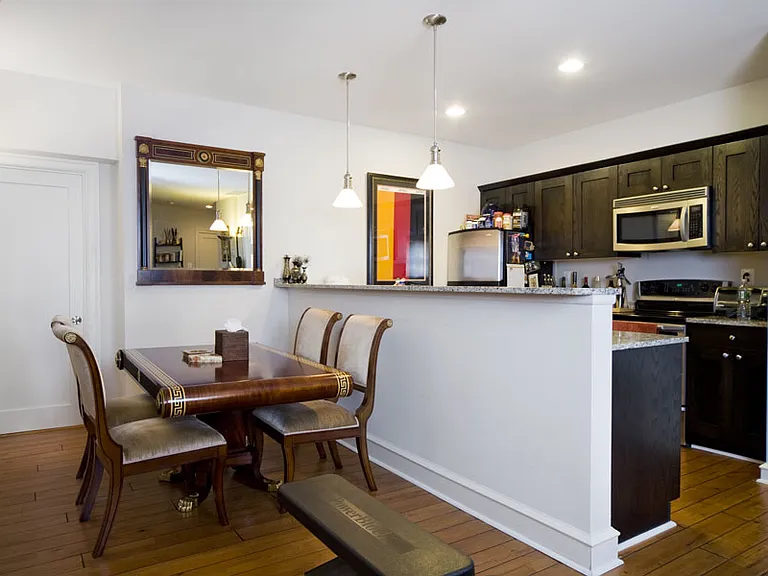 Spacious units offer numerous amenities, such as hardwood flooring, stainless steel appliances, and granite countertops
