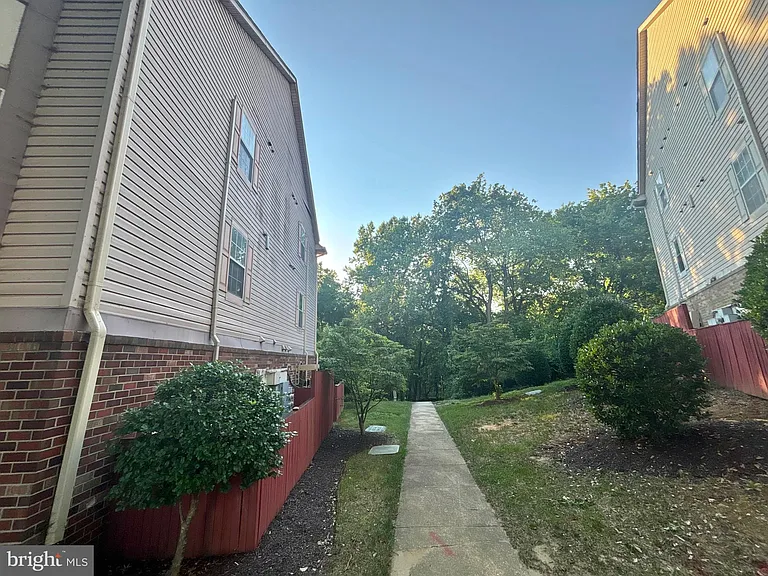 9704 Lake Pointe Ct — Photo 2