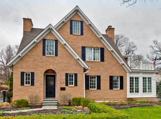 216 E Washington Ave, Lake Bluff, IL 60044