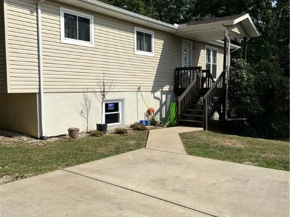 1425 Cemetery Hill Dr, Elkview, WV 25071