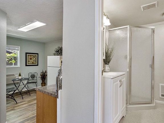 5th image of 1825 Siskiyou Blvd #3