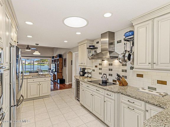 4th image of 1766 Grand Isle Blvd