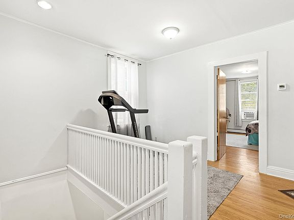 4th image of 800 Oakwood Drive