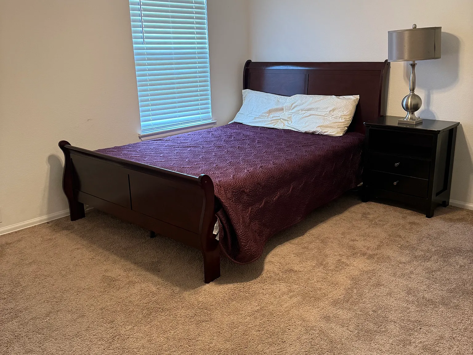 5 bed, 2448 sqft, $700 — Photo 2