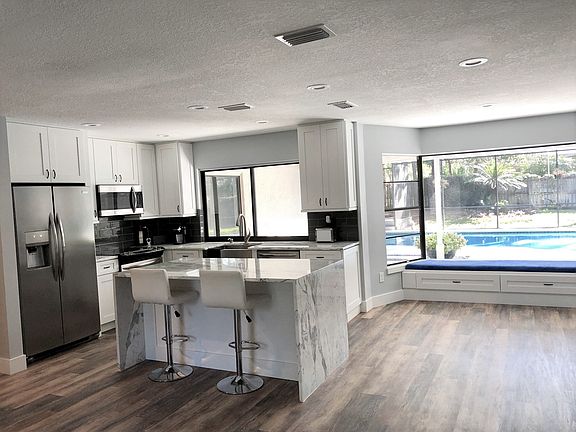 4th image of 101 Valley Ct