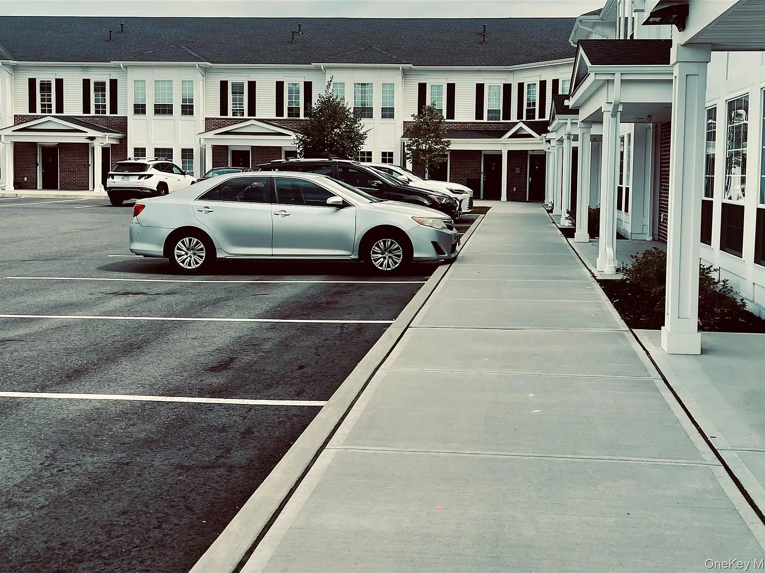 2 bed, 2.0 bath, 1200 sqft, $3,520 — Photo 3