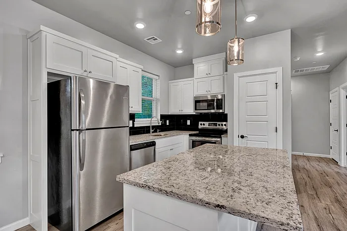 1138 N Blackwelder Ave #3 — Photo 3