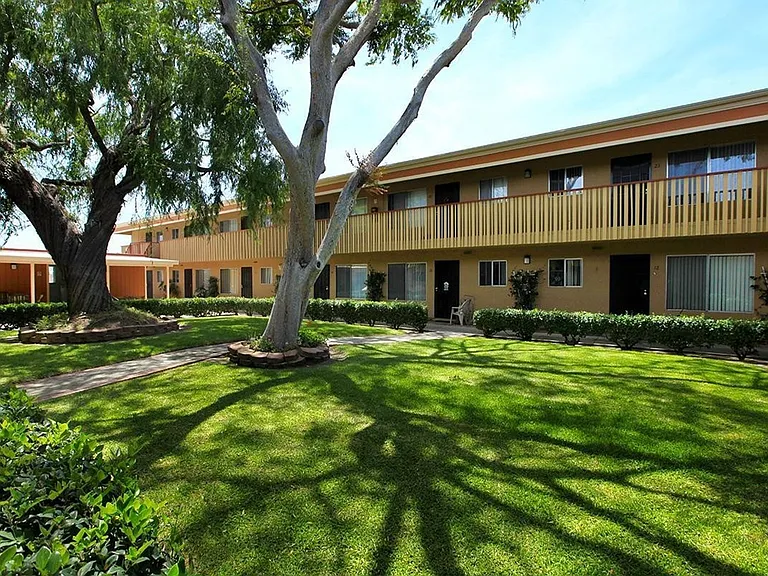 Village Green Apartment Homes — Photo 7