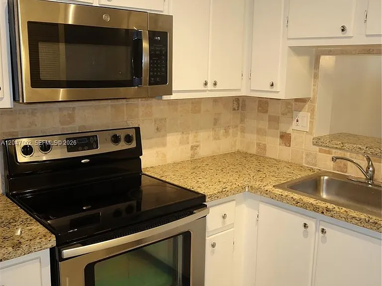 10835 SW 112th Ave #113 — Photo 2