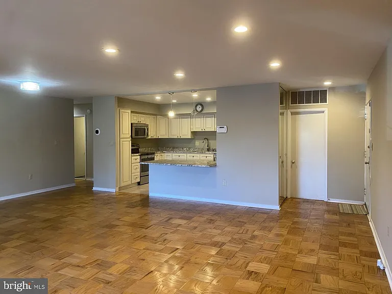33 Stonehenge Cir #3 — Photo 9