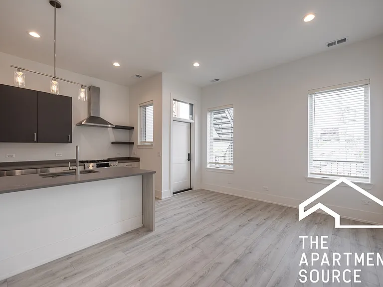 1814 W Thomas St #2R — Photo 1
