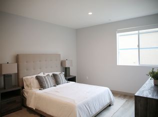 10925 Hartsook St APT 214, North Hollywood, CA 91601