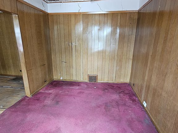 3rd image of 3950 W Montrose Ave