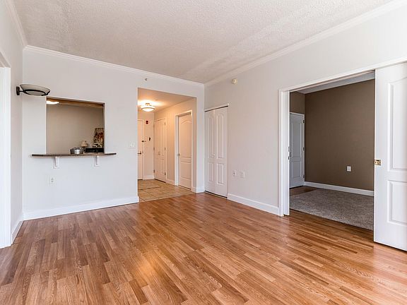 4th image of 50 Merrick Ave