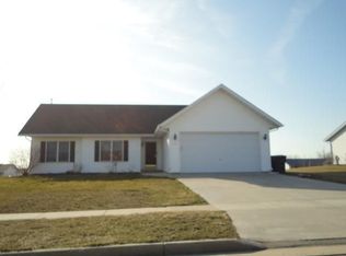 275 Ridgeview Dr, Lake Mills, WI 53551