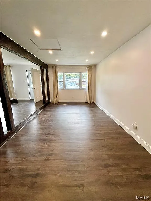 3 bed, 1.0 bath, 1300 sqft, $1,895 — Photo 2