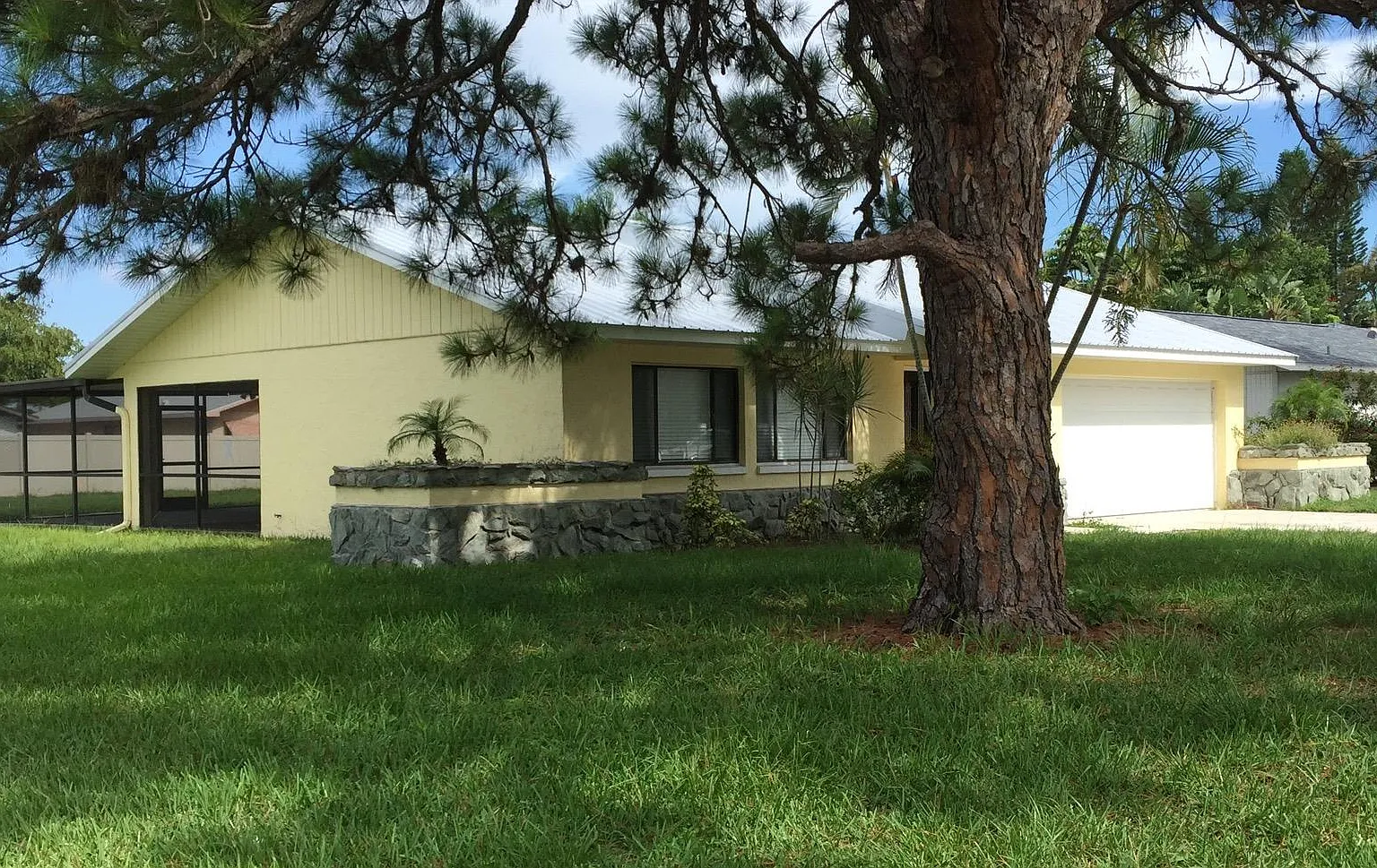 3 bed, 1893 sqft, $2,850 — Photo 2