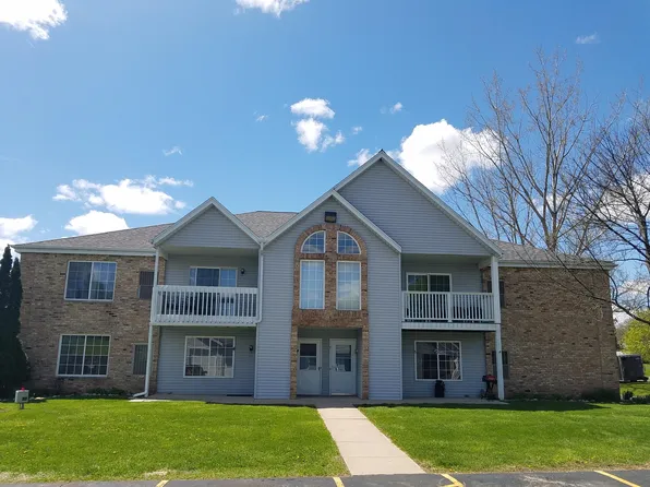 1828 Division St APT 4, East Troy, WI 53120
