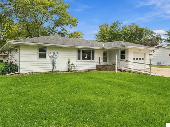 203 N Fern Circle Dr, De Witt, NE 68341